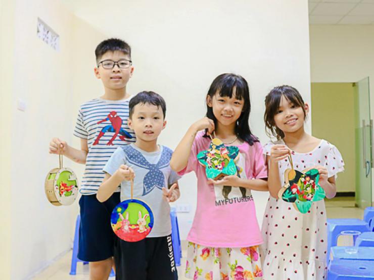 Thị trường - Tiêu dùng - Làm đèn lồng Trung thu kiểu mới, vừa bán đã tiêu thụ hơn 10 nghìn chiếc