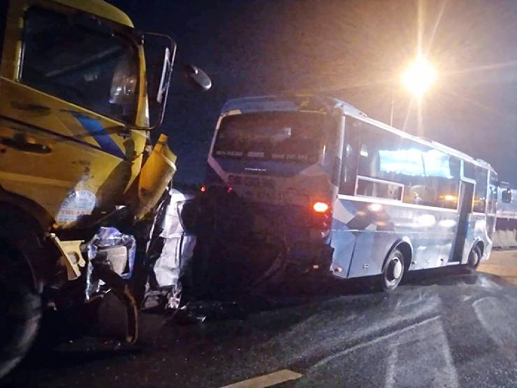 Kẹt xe kinh hoàng qua hiện trường 9 ô tô tông nhau trên cao tốc TP.HCM – Long Thành