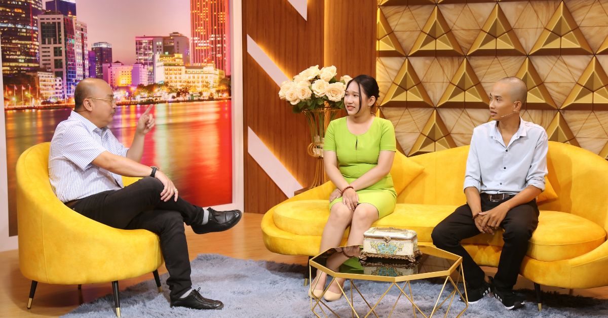 Hoàng Sơn nể phục người vợ đi nhặt phế liệu nuôi chồng xơ gan và 3 đứa con - 1