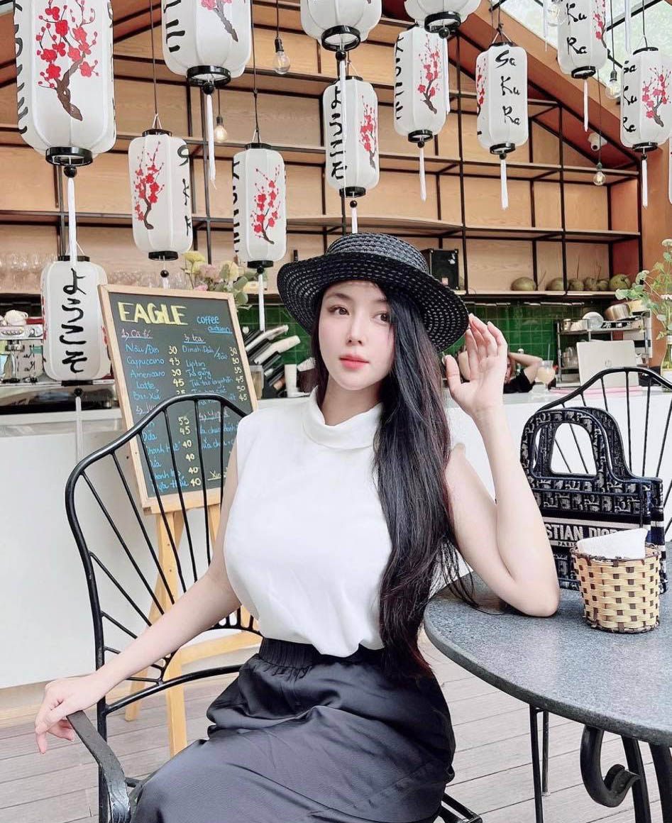 Cô được khen ngày càng nhuận sắc hơn dù đã trải qua sinh nở.