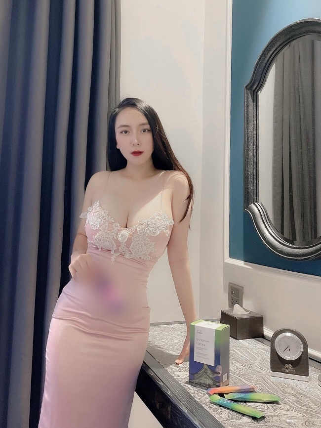 Người đẹp sinh năm 1992 nổi bật với vóc dáng ấn tượng.