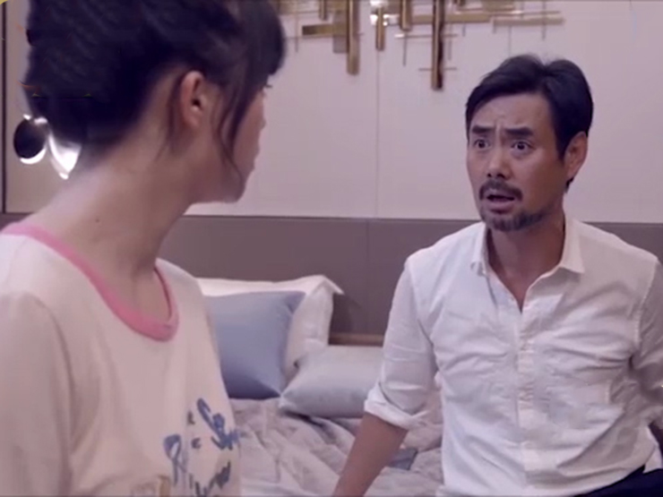 Clip hài hước - Chiêu trò của chị em khiến ông chồng bị "móc túi" lúc nào không biết