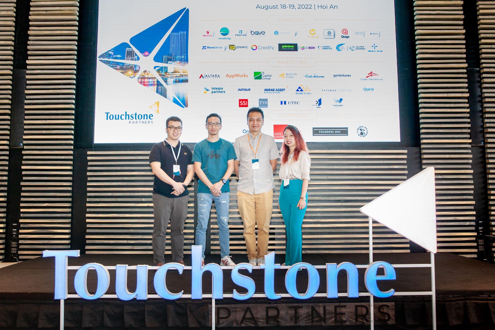 Từ trái qua phải: anh Khanh Trần (Touchstone - Managing Partner), anh Ninh Nguyễn (Prep - Board Advisor), thầy Tú Phạm (Prep - Co-founder &amp; CEO) &amp; chị Tú Ngô (Touchstone - General Partner)