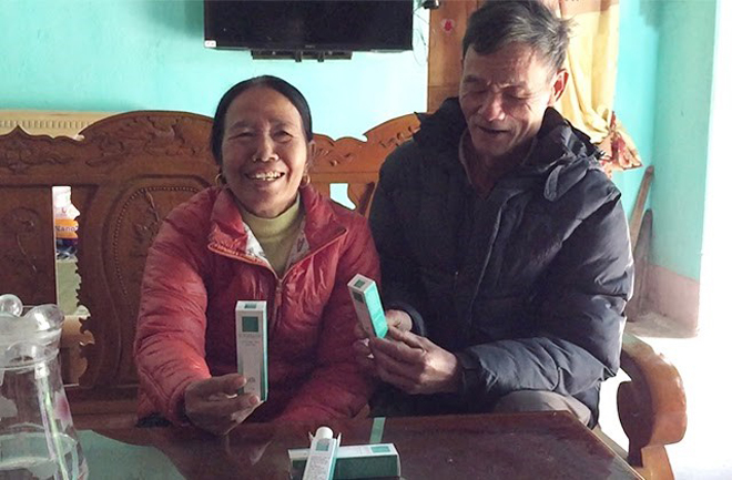 Vợ chồng chú Giang phấn khởi chia sẻ về câu chuyện cải thiện viêm da cơ địa chỉ sau 2 tuýp Sodermix