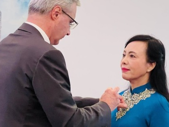 Nguyên Bộ trưởng Y tế Nguyễn Thị Kim Tiến nhận Huân chương Bắc đẩu Bội tinh