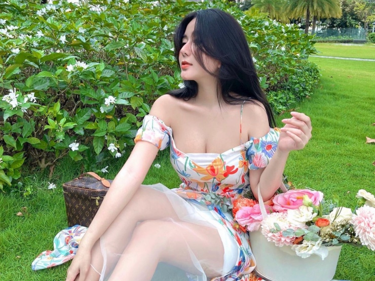 “Nữ sinh hot nhất Sài thành” quyến rũ với váy tôn vóc dáng “siêu tưởng”