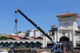 Tin tức trong ngày - Tháo dỡ rào chắn cuối cùng, mặt tiền chợ Bến Thành "lộ diện" sau 8 năm