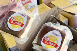 Trước thềm Trung thu, gian thương Thủ đô công khai bán hơn 500 thùng bánh kẹo không rõ nguồn gốc