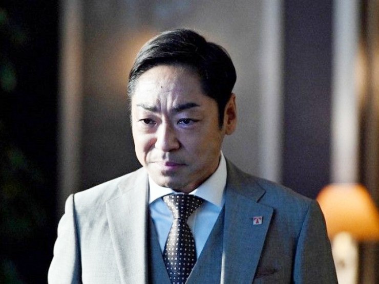 Đời sống Showbiz - Tài tử U60 bị chỉ trích dữ dội vì quấy rối nữ tiếp viên quán bar