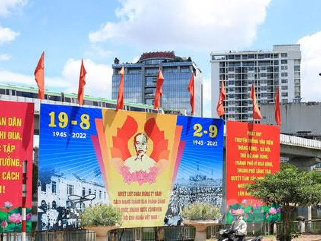 Tin tức trong ngày - Phố phường Hà Nội trang hoàng cờ hoa chào mừng ngày lễ lớn 2/9