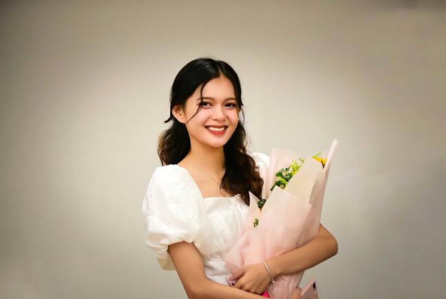Hoa khôi Đại học Văn Hiến: &#34;Sống là để cho đi&#34; - 2