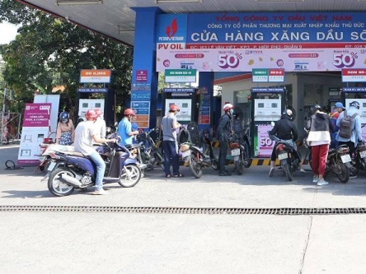 Thị trường - Tiêu dùng - Giá xăng dầu hôm nay 29/8: Tiếp tục tăng khi nguồn cung bị hạn chế