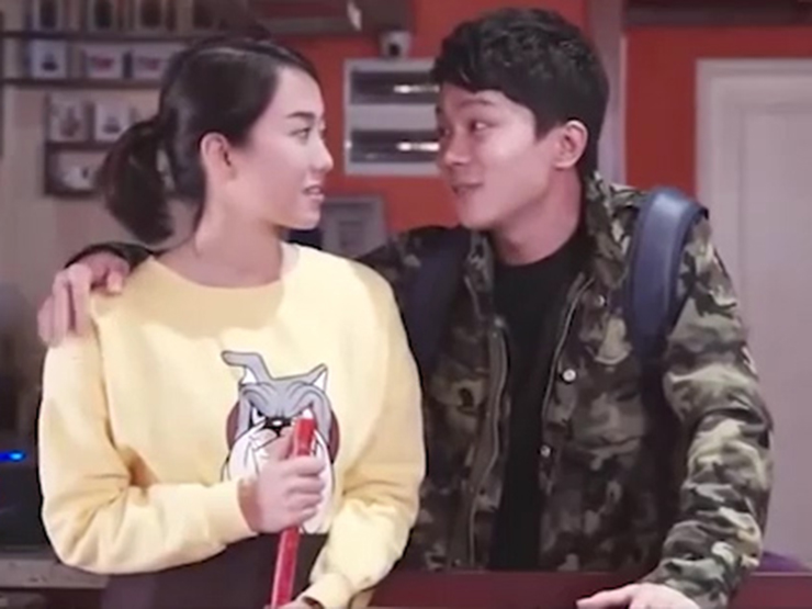 Clip hài hước - Chàng trai đi ăn với bạn gái nhưng vẫn tán tỉnh nữ nhân viên và cái kết