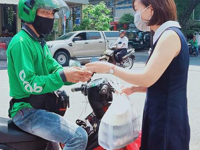 Pháp luật - "Độc chiêu" tráo hàng khiến nhiều shipper sập bẫy lừa đảo hàng trăm triệu đồng