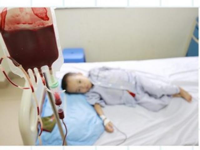 Em bé tan máu bẩm sinh đầu tiên ở Việt Nam được ghép tế bào gốc nửa hòa hợp