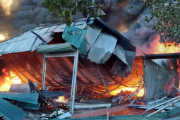 Tin tức trong ngày - "Bà hỏa" thiêu rụi một cơ sở sản xuất nhựa ở Quảng Ninh lúc rạng sáng