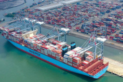 Tin tức trong ngày - Chuyện chưa kể đón “quái vật biển cả” cập cảng Cái Mép