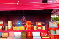 Giá bánh trung thu tăng, sức mua giảm