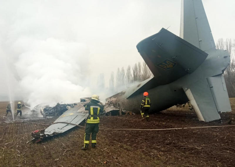Một máy bay Ukraine bị bắn rơi trong xung đột với Nga (ảnh: Bangkokpost)