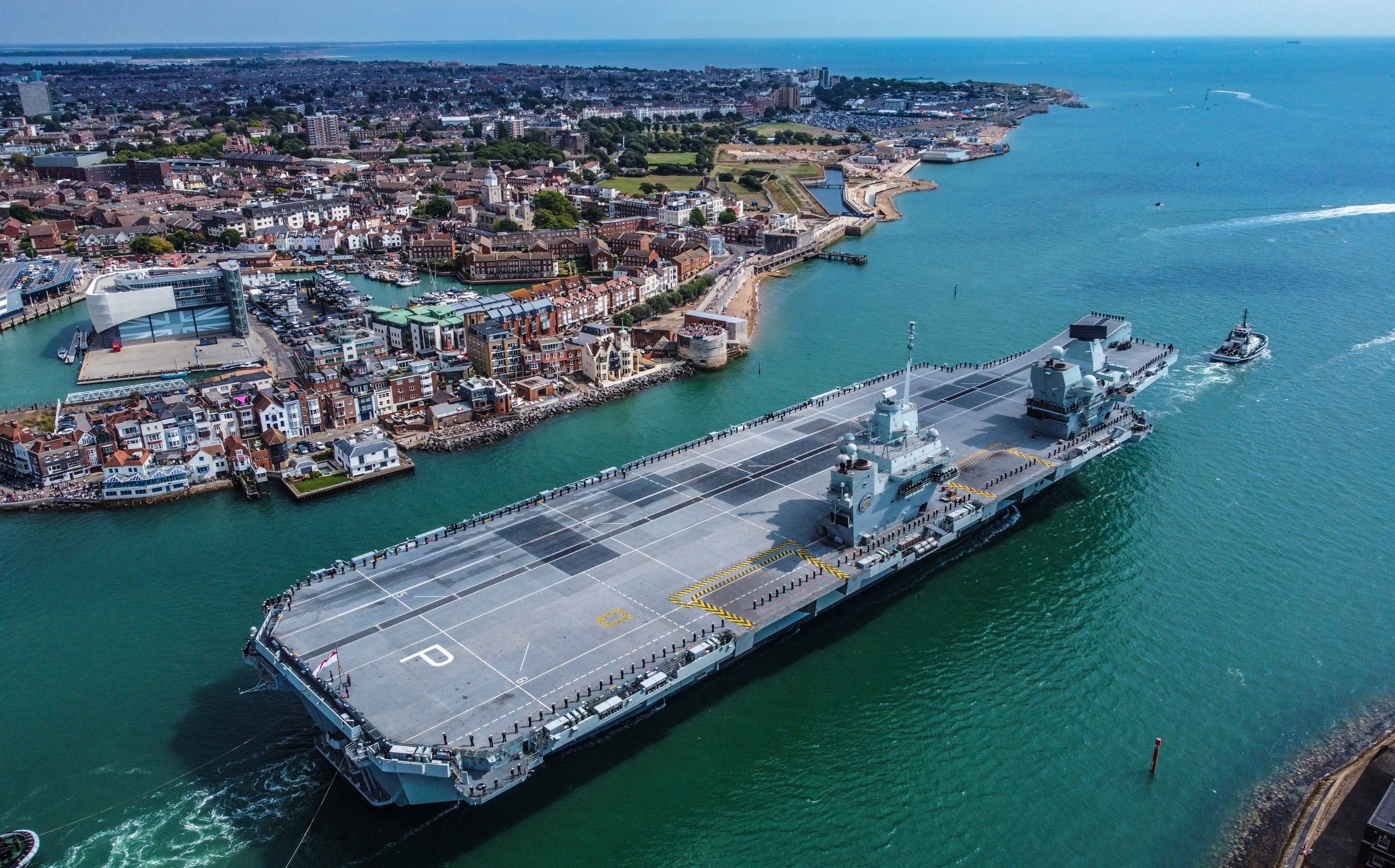 Tàu sân bay HMS Prince of Wales được thiết kế để mang theo khoảng 65 máy bay, bao gồm tiêm kích tàng hình F-35B.