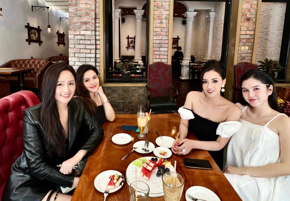 Hoa hậu Mai Phương Thúy, MC Thu Hoài, diễn viên Lê Phương Anh và Lã Thanh Huyền&nbsp;