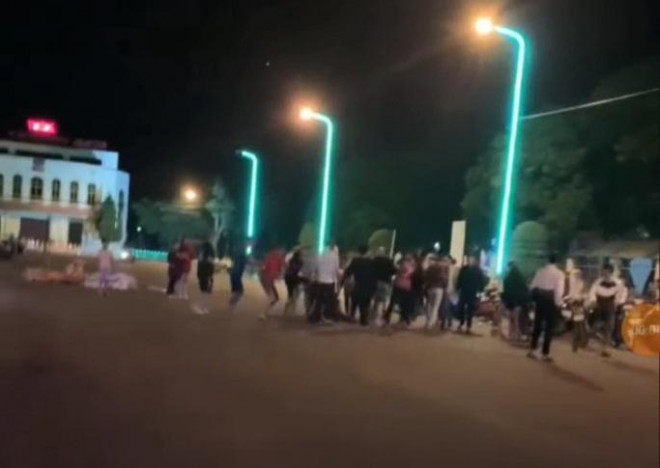 Vị trí nam thanh niên bị đánh trước cửa UBND và Huyện ủy Đăk Hà