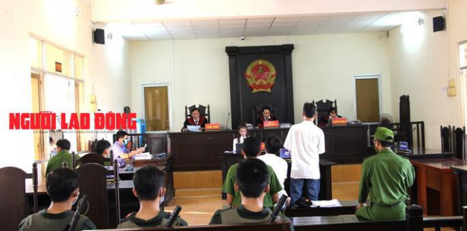 Các bị cáo Ngô Văn Kiến, Ngô Văn Trạng tại phiên tòa phúc thẩm