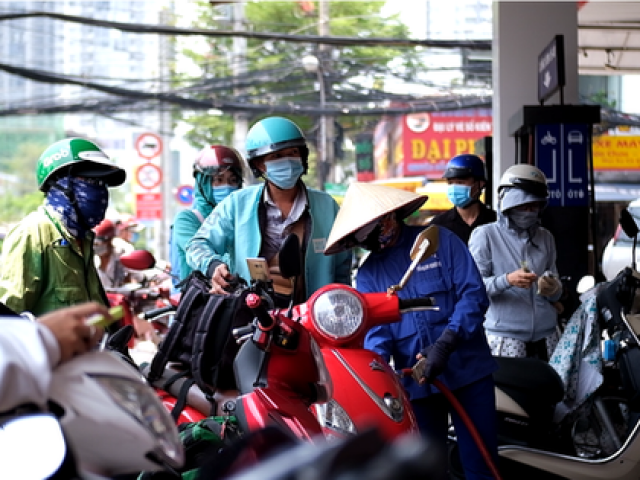 Thị trường - Tiêu dùng - Đề xuất tăng giá xăng dầu từ 1/9 để giảm khó khăn cho các thương nhân