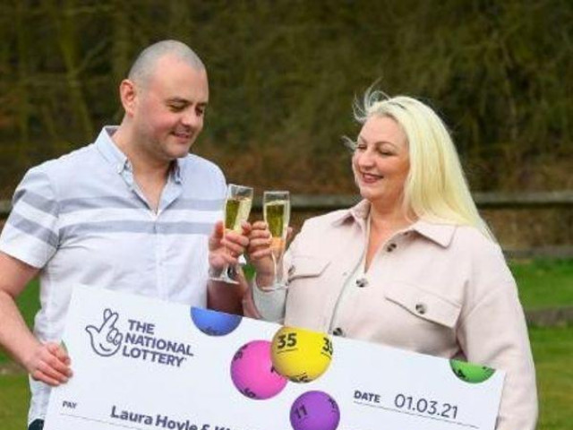 Bạn trẻ - Cuộc sống - Đổi đời nhờ trúng số gần 100 tỷ đồng, người phụ nữ yêu cầu chia tay chồng sắp cưới