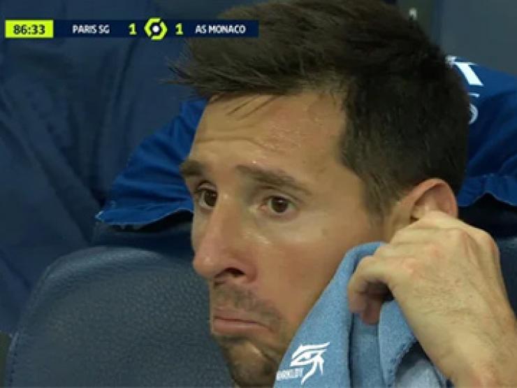 Tin mới nhất bóng đá tối 29/8: Messi bĩu môi, khó chịu khi bị thay ra
