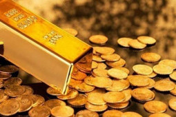 Kinh doanh - Giá vàng hôm nay 31/8: Lao dốc, vàng rời xa mốc kháng cự mạnh