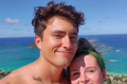 Cô gái bay 11.000 km để gặp bạn trai qua mạng và cái kết trong mơ