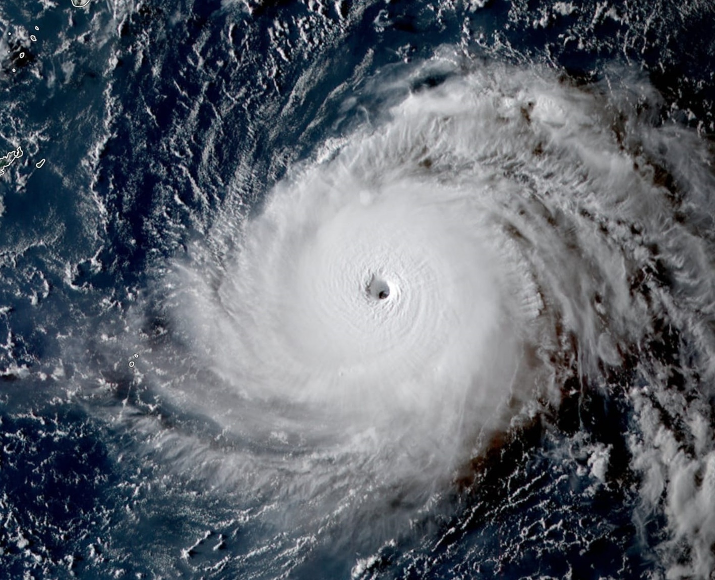 Hình ảnh mắt bão khổng lồ của siêu bão Hinnamnor. (Ảnh: Trung tâm Dự báo KTTVQG)
