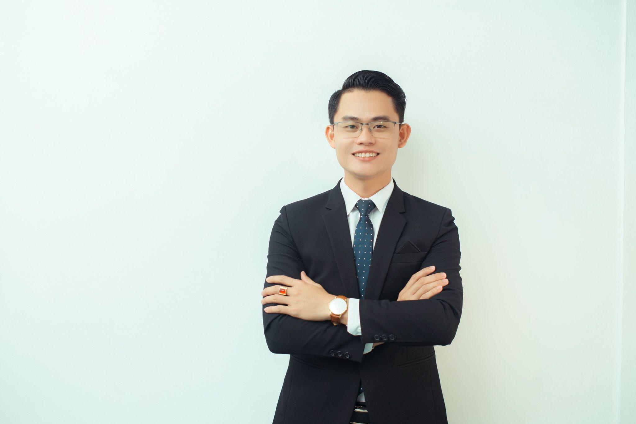 Trần Anh Quốc tích cực và phấn đấu không ngừng, liên tục giành được nhiều thành tích trong các lĩnh vực khác nhau