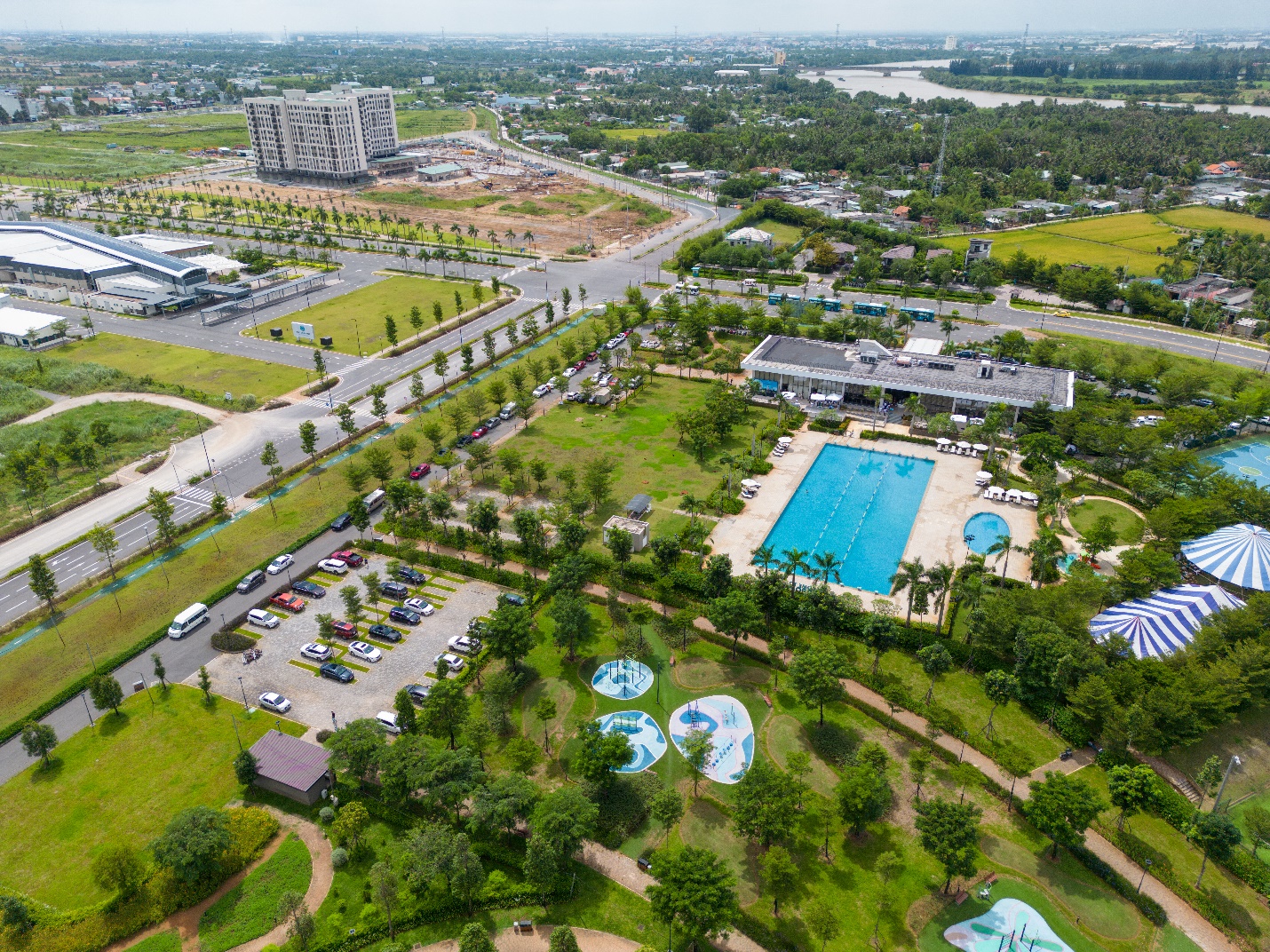 Nhiều tiện ích cao cấp của khu công viên trung tâm Central Park đã đưa vào hoạt động sẵn sàng phục vụ cư dân EHome Southgate.