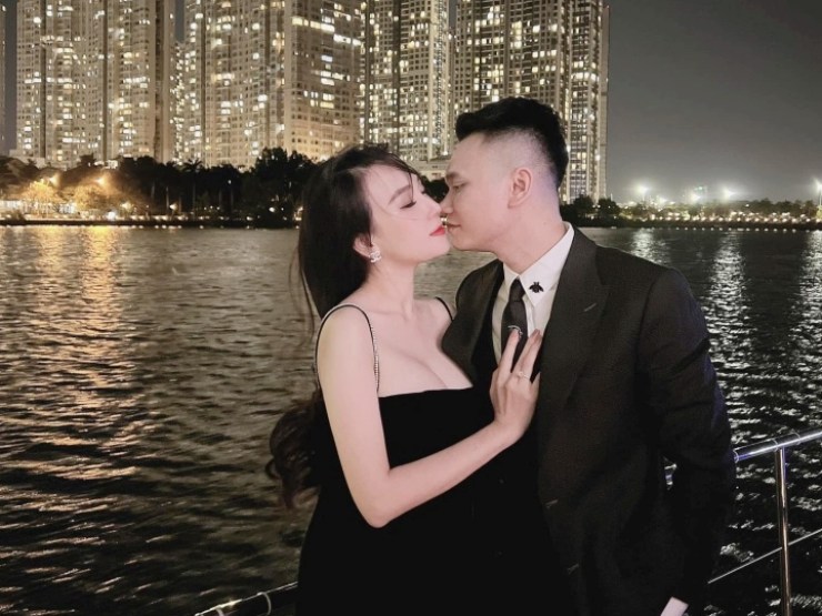 Đời sống Showbiz - Vợ Khắc Việt có động thái gây chú ý nhân dịp đặc biệt của chồng