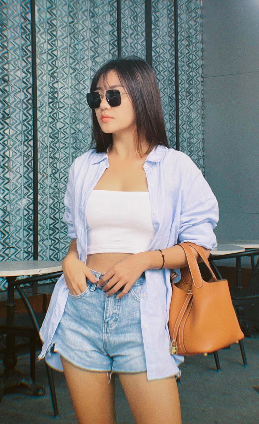 Cô cũng được nhận xét là đa dạng về phong cách, biến hóa linh hoạt trong mọi outffit.