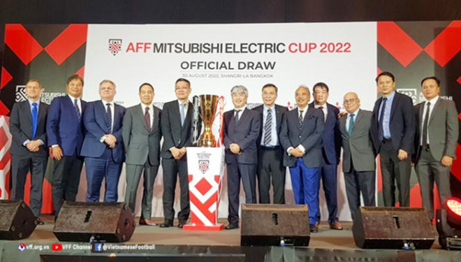 Quyền Chủ tịch VFF Trần Quốc Tuấn và các lãnh đạo của LĐBĐ Đông Nam Á tham dự lễ bốc thăm AFF Cup 2022. Ảnh: VFF