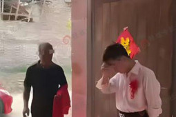 Bạn trẻ - Cuộc sống - Cô dâu đòi thêm 200 triệu mới chịu lên xe hoa, hành động của chú rể được tất cả ủng hộ