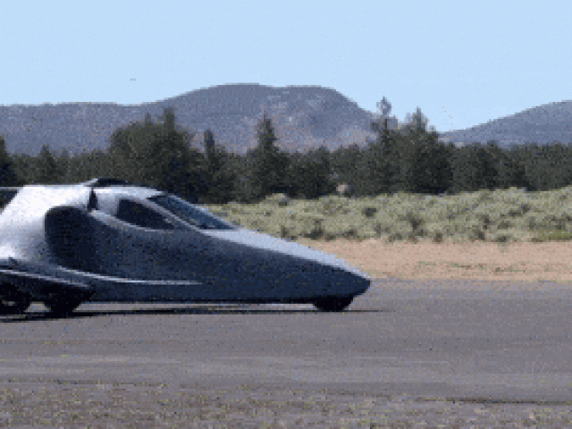 Media - Clip: Cận cảnh ôtô bay trị giá gần 4 tỷ đồng