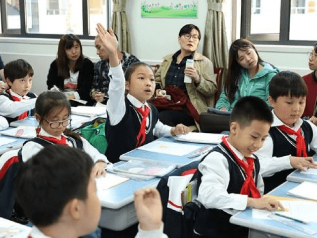 Giáo dục - du học - Bài toán 10 - 3 - 2 = 5 bị cô giáo gạch đỏ chót kèm lời phê "LÀM SAI": Mẹ nghe cô giải thích xong liền lên mạng "bóc phốt"