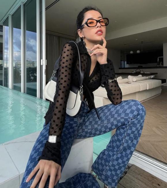 Hot girl 28 tuổi liên tục check-in tại căn
penhouse xịn xò thời gian gần đây