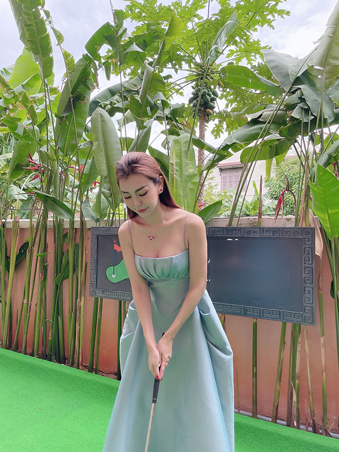 Body mướt mắt và nhan sắc gây thương nhớ của "MC golf số 1 Việt Nam" - 1