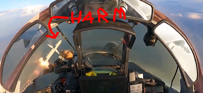 Tiêm kích MiG-29 Ukraine phóng tên lửa AGM-88 HARM.