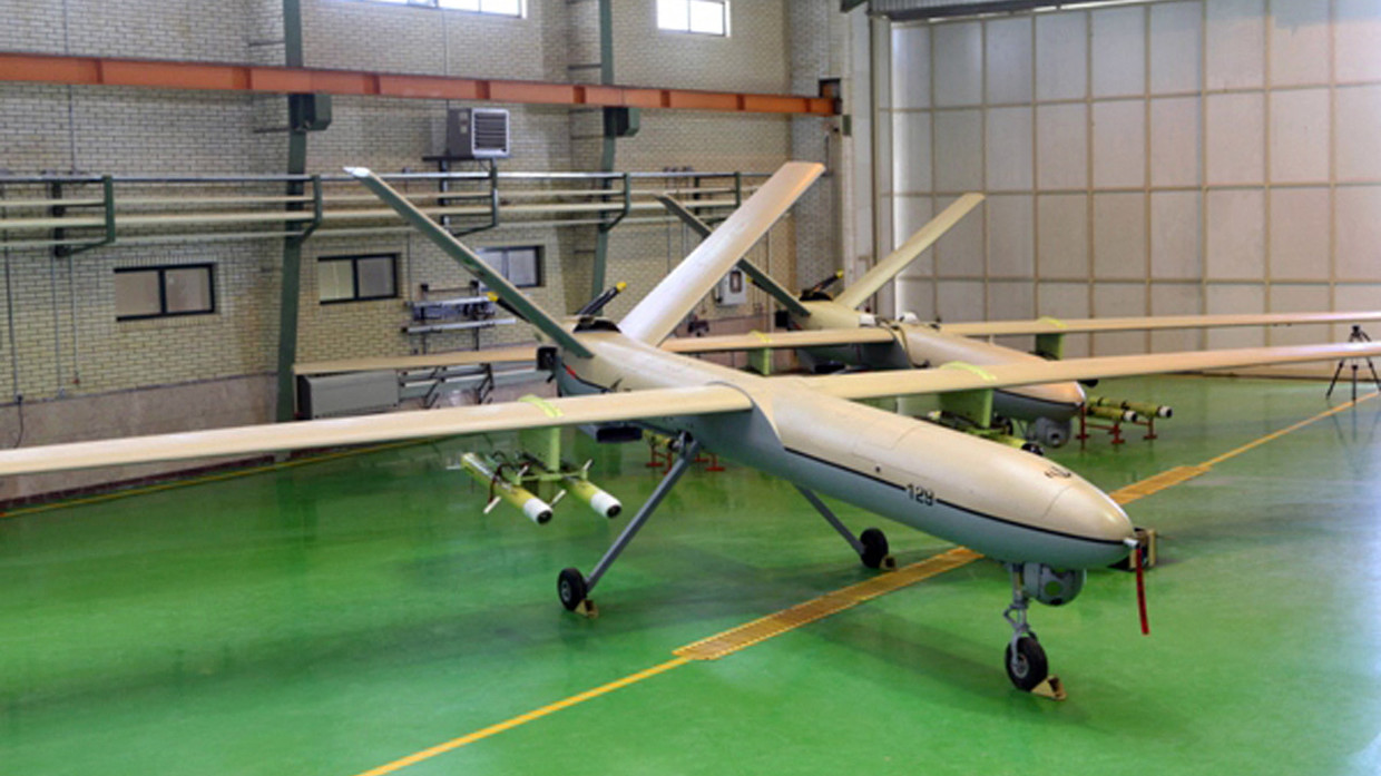 Mẫu UAV Shahed-129 do Iran sản xuất gắn tên lửa ở hai bên cánh.