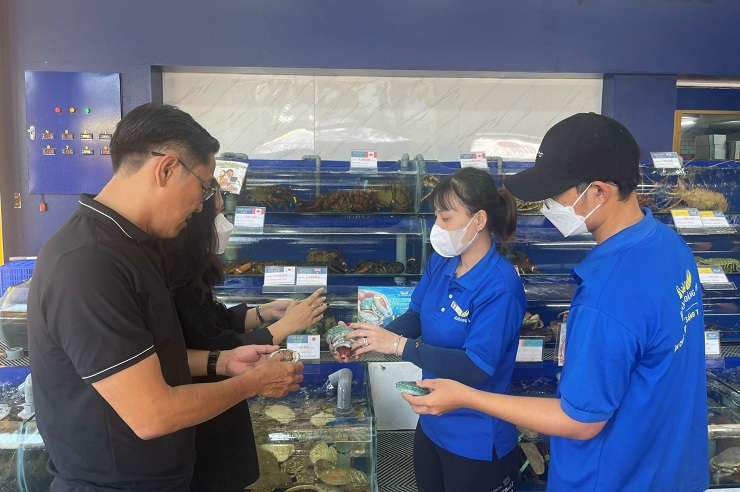 Nhu cầu của khách mua hải sản&nbsp;vào dịp 2/9 tăng gấp 2-3 lần so với ngày thường.