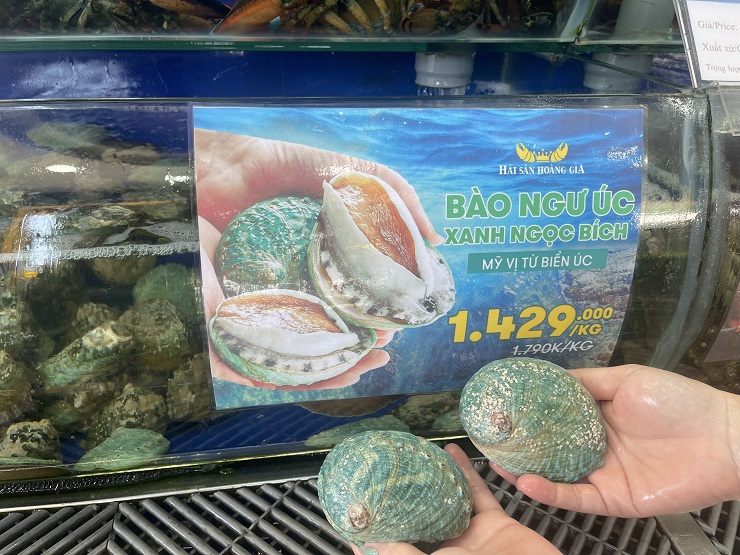 Bào ngư xanh Úc đang được giảm giá 20% so với trước kia nhằm kích cầu mua sắm.