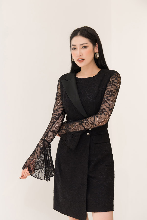 Á hậu Tú Anh vốn là gương mặt "mẹ bỉm sữa" được yêu thích bởi luôn duy trì được phong độ thời trang dù đã trải qua sinh nở. Sau khi sinh con, cô ngày càng nhuận sắc và quyến rũ với gu mặc sành điệu, nữ tính.