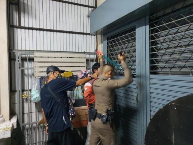 Người phụ nữ mắc kẹt trong nhà tắm suốt 3 ngày, uống nước từ vòi để cầm cự sự sống - 2