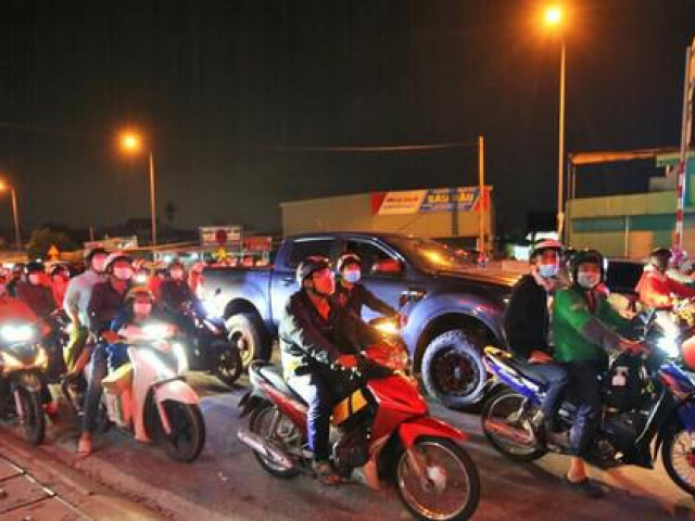 Tin tức trong ngày - Người dân miền Tây ùn ùn kéo về quê nghỉ lễ 2-9